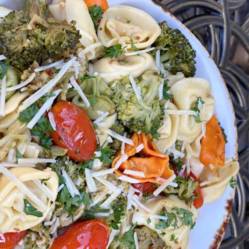 Cheese Tortellini with Broccoli & Tomatoes